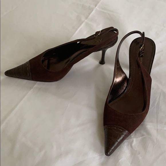 AK Anne Klein Low Heeled Brown Pumps - Picture 1 of 4